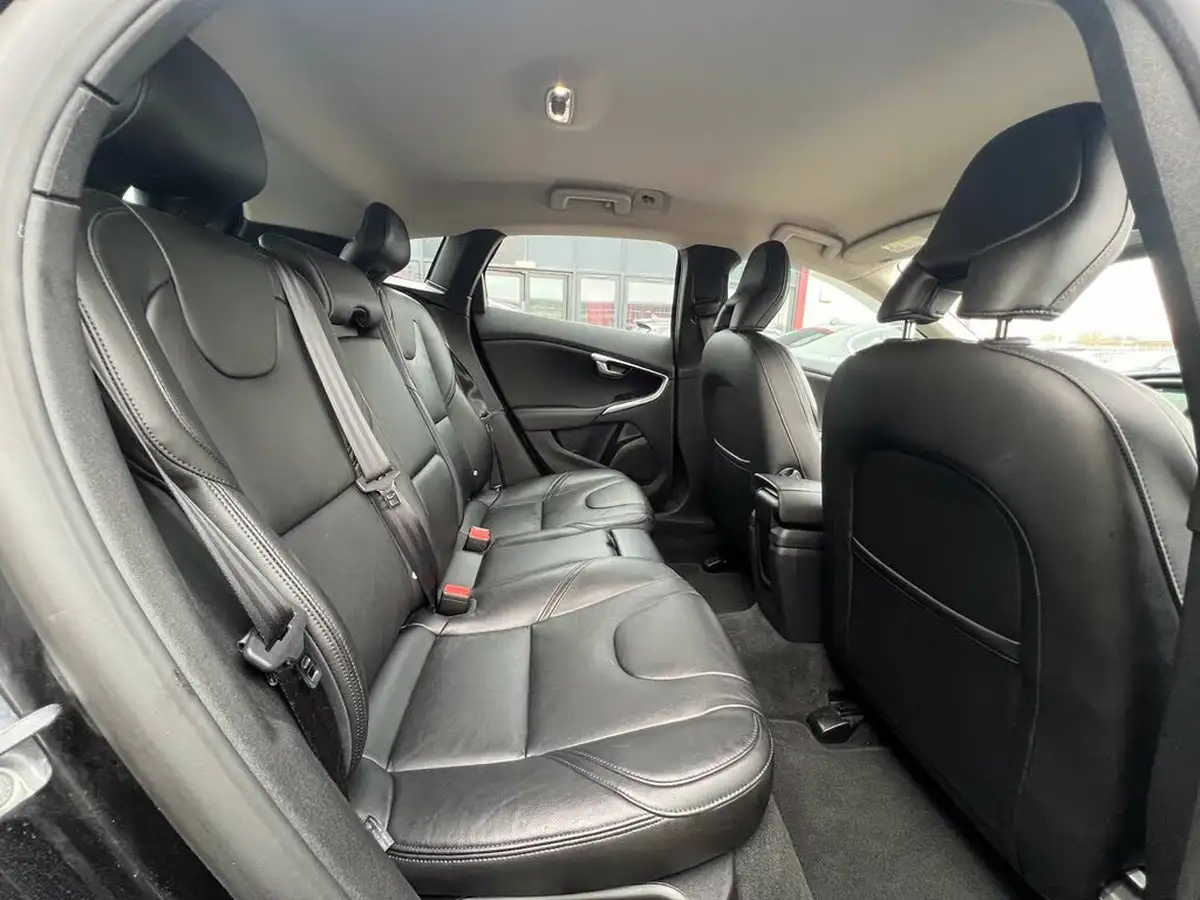 2016-volvo-v40-20td-d3-inscription-big-23