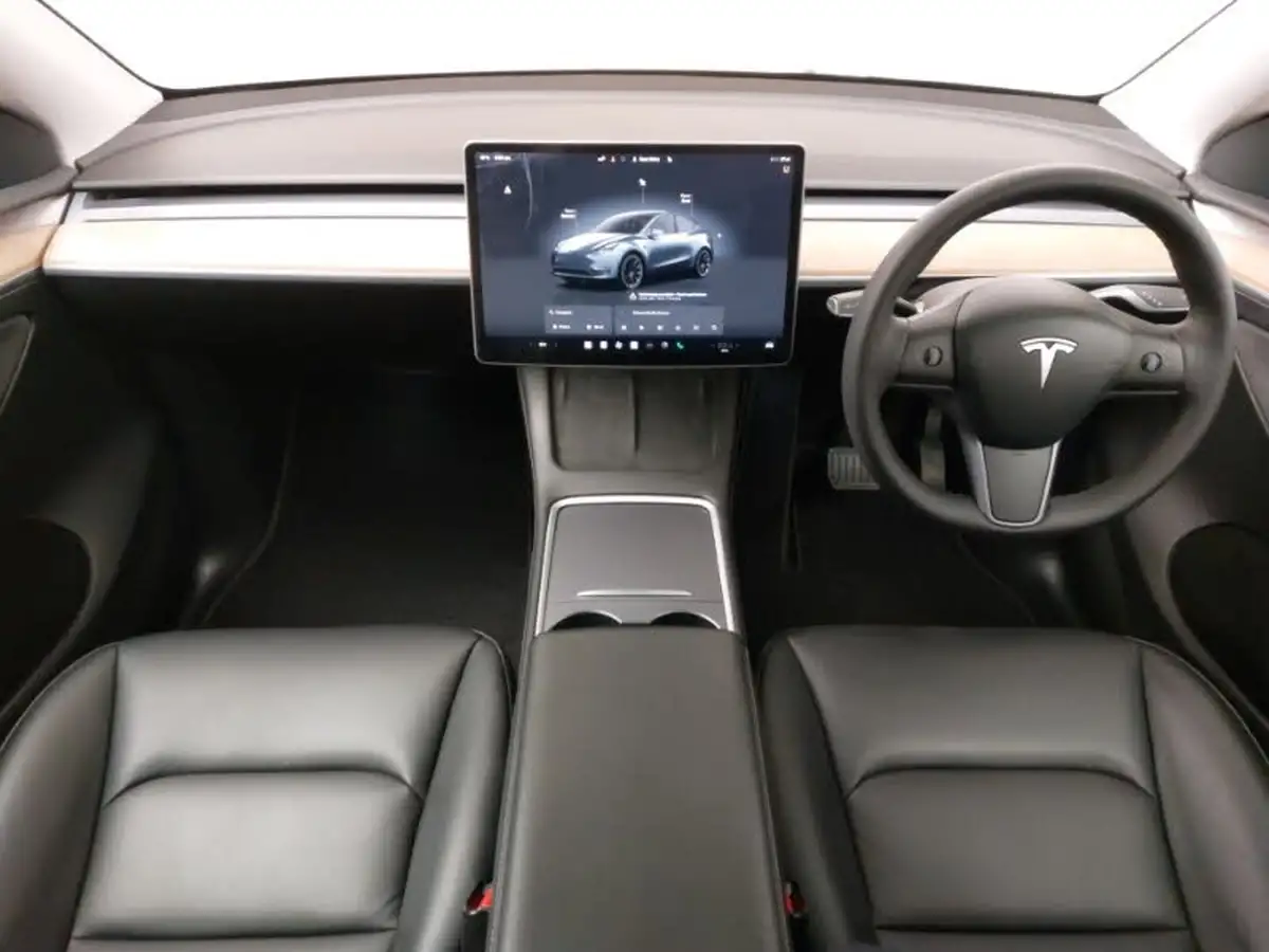 2022-tesla-model-y-e-long-range-big-2