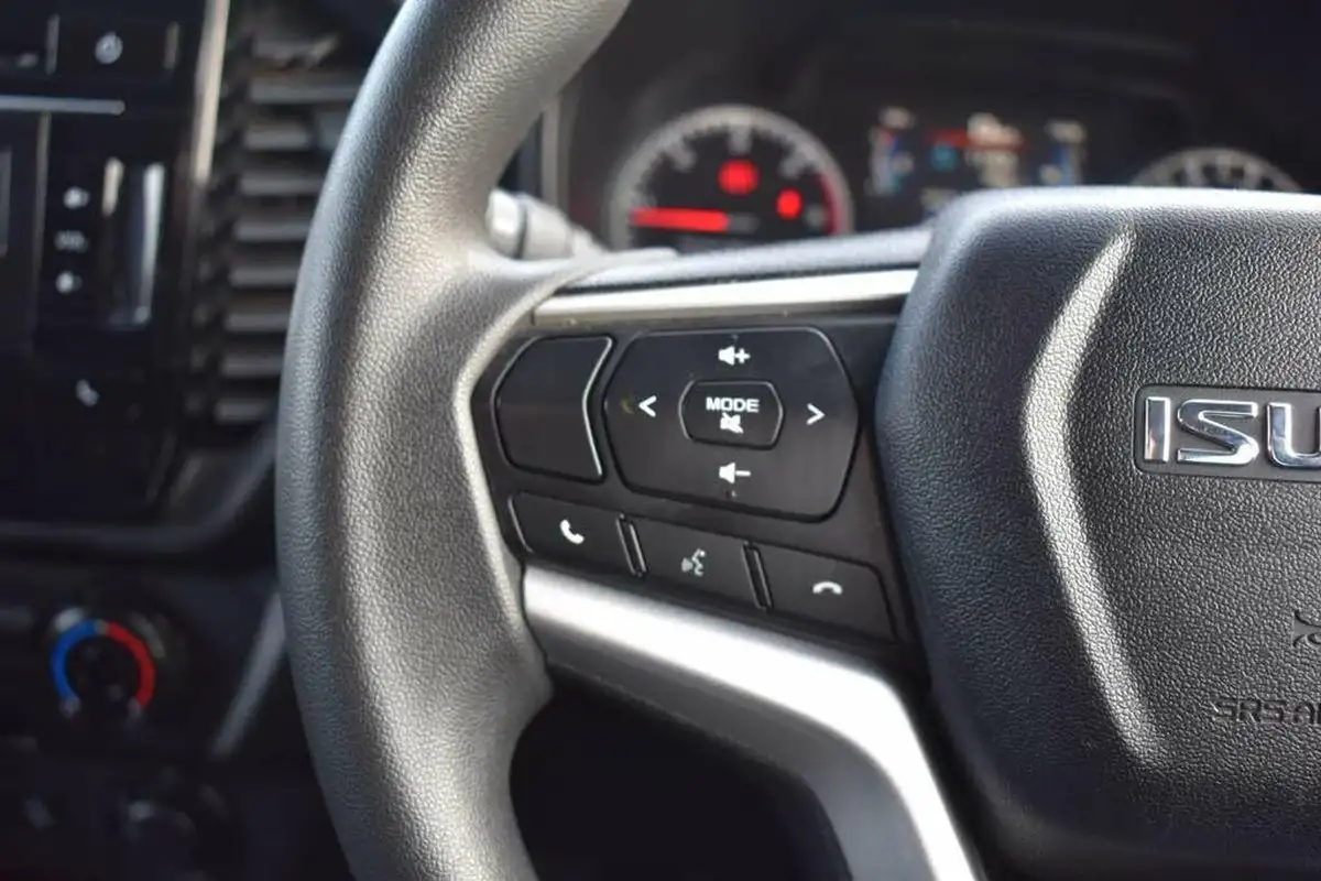 2021-isuzu-d-max-19td-utility-4x4-double-pickup-big-16