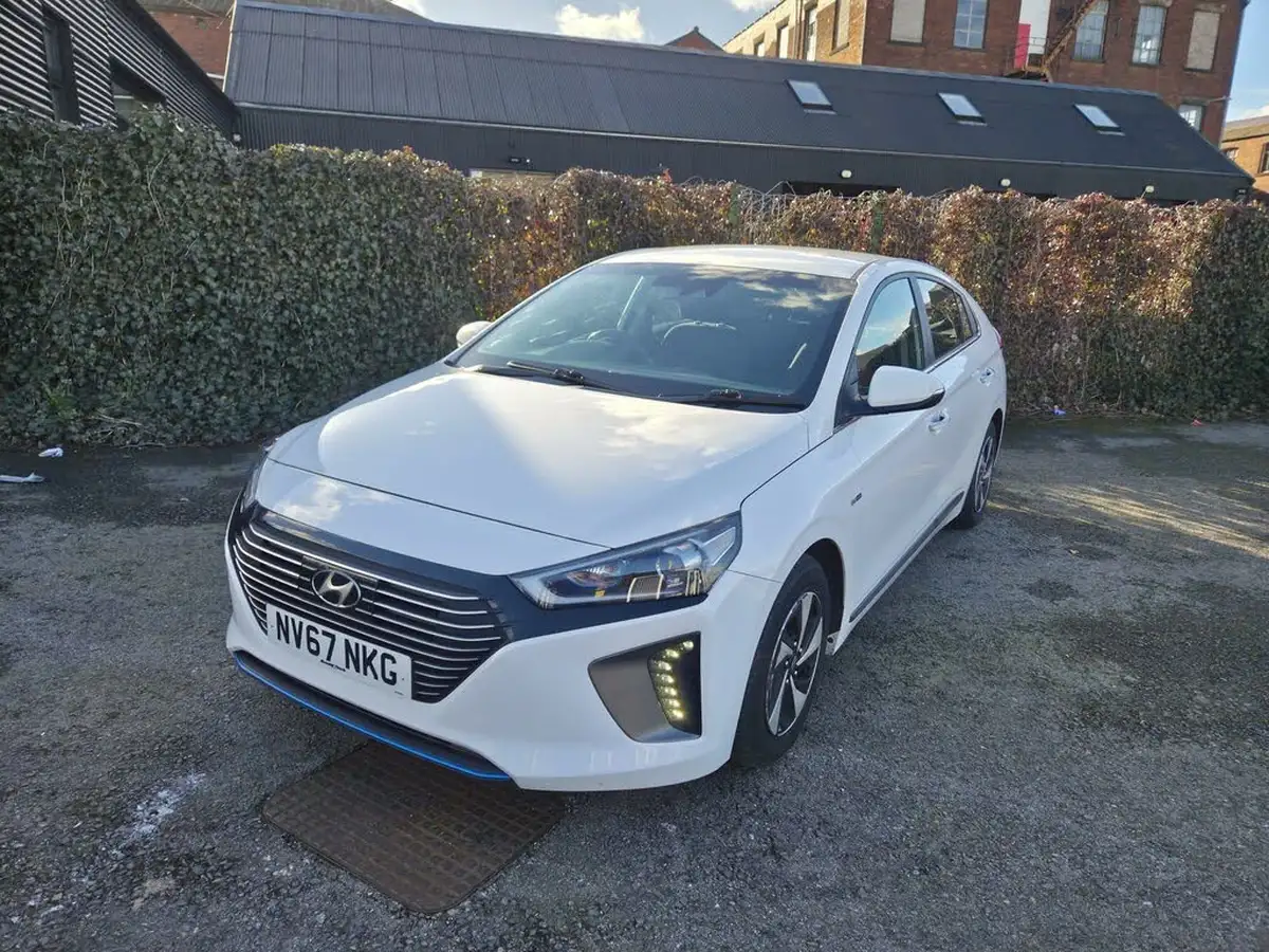 2018-hyundai-ioniq-16-gdi-premium-hybrid-big-3
