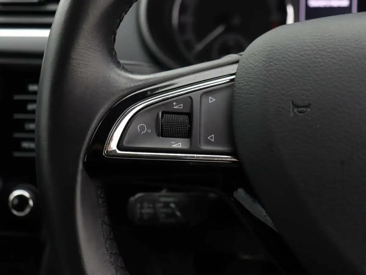 2017-skoda-octavia-16tdi-se-technology-115ps-estate-1596cc-big-25