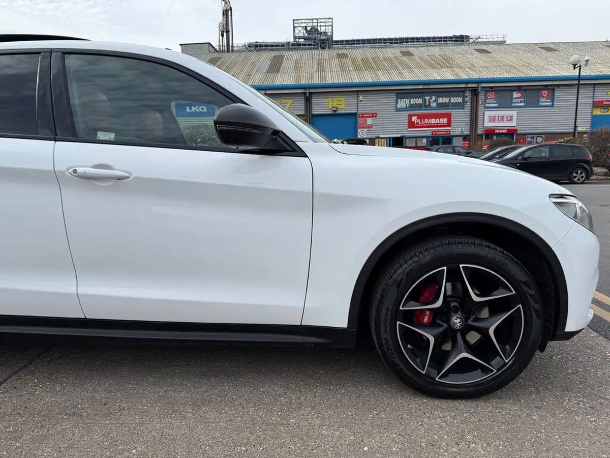 2019-alfa-romeo-stelvio-20-ti-big-20