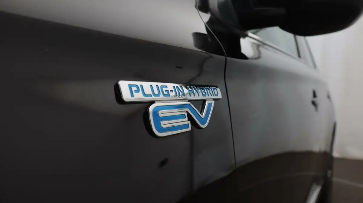 2020-mitsubishi-outlander-24-design-phev-big-20