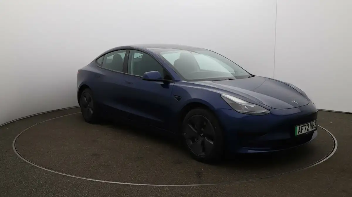 2022-tesla-model-3-e-rwd-big-35
