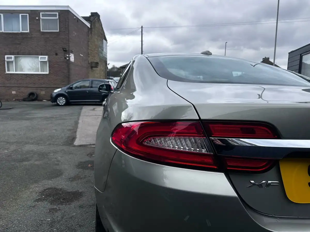 2012-jaguar-xf-22td-luxury-190ps-saloon-4d-auto-big-9