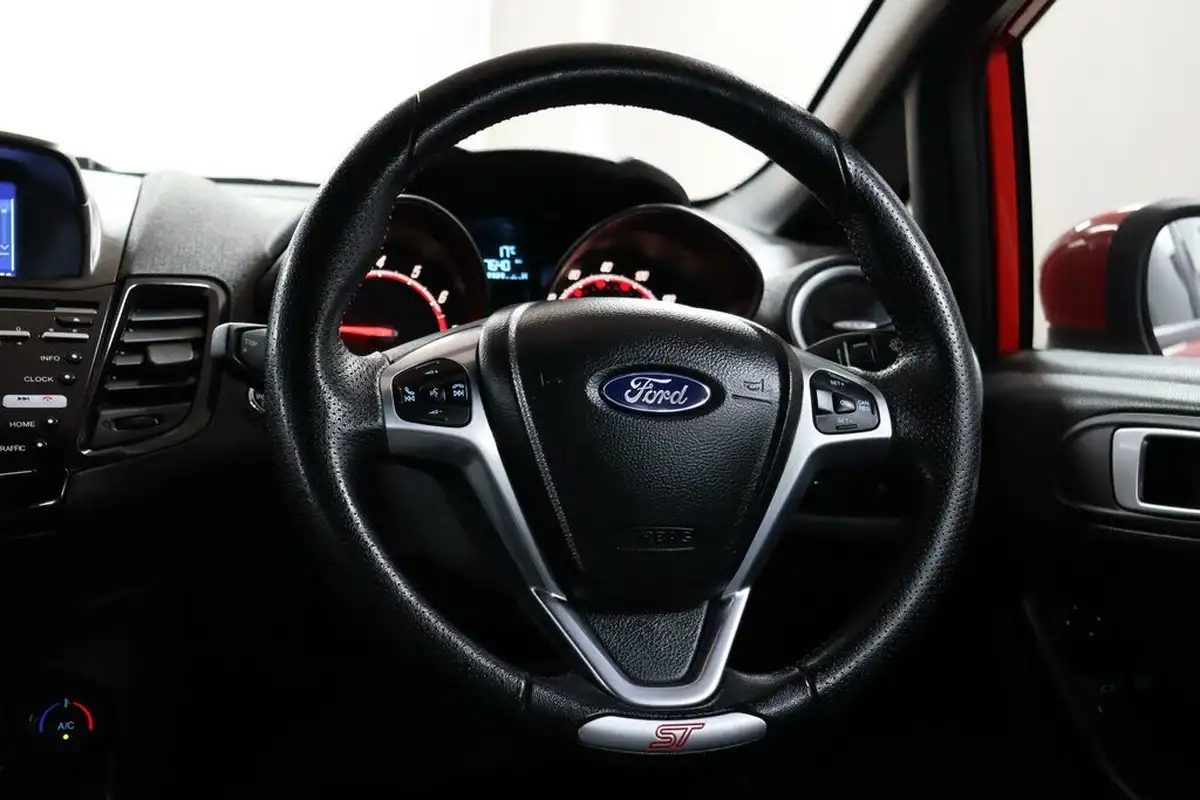 2014-ford-fiesta-16-st-3-big-38