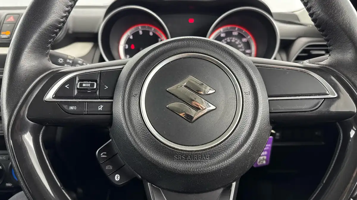 2019-suzuki-swift-12-dualjet-attitude-big-16