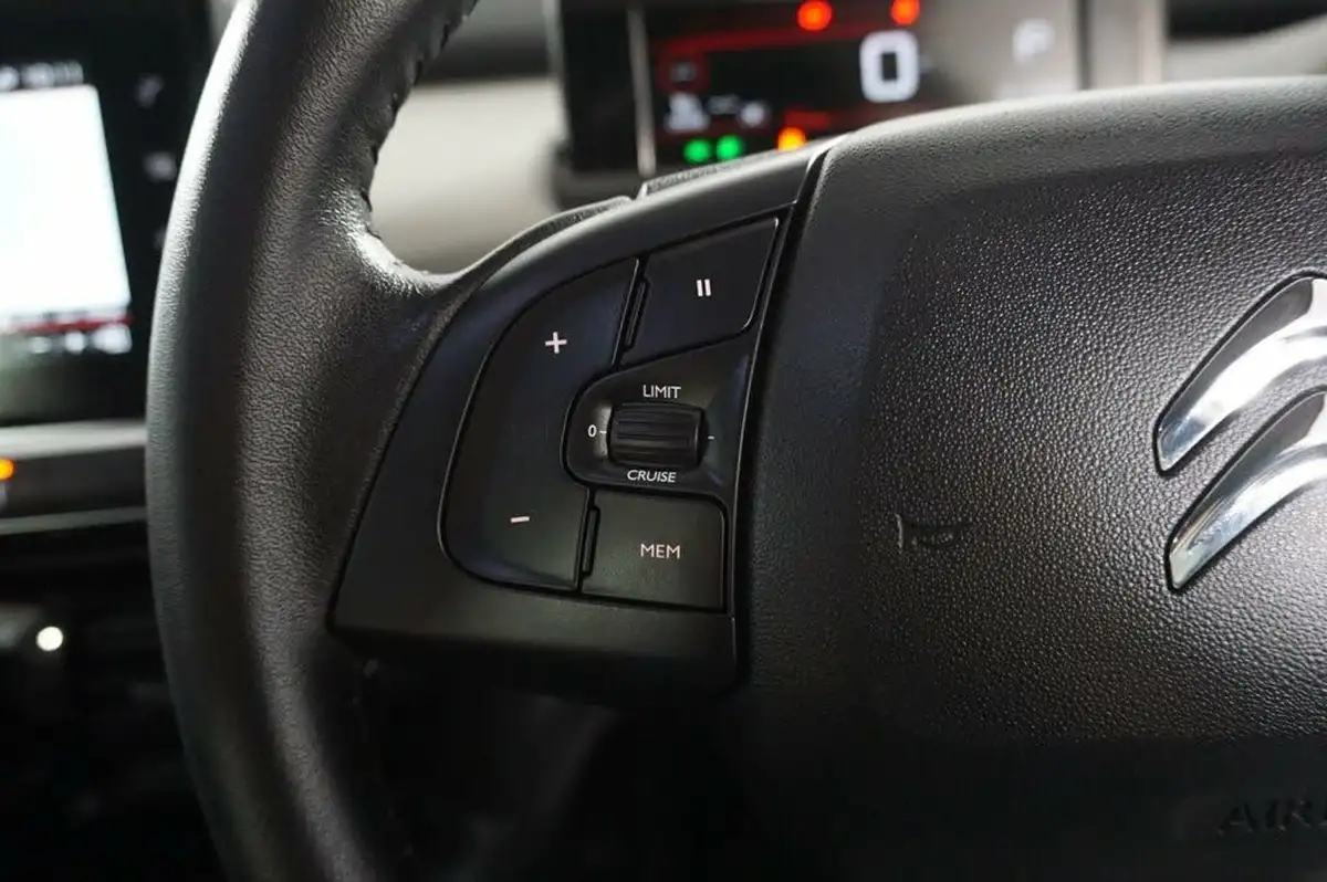 2019-citroen-c4-cactus-12-puretech-flair-110ps-eat6-big-17