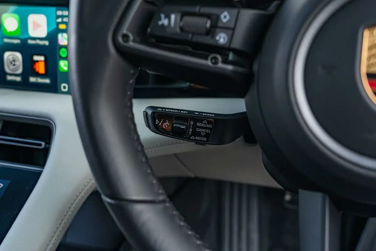 2020-porsche-taycan-e-turbo-big-51