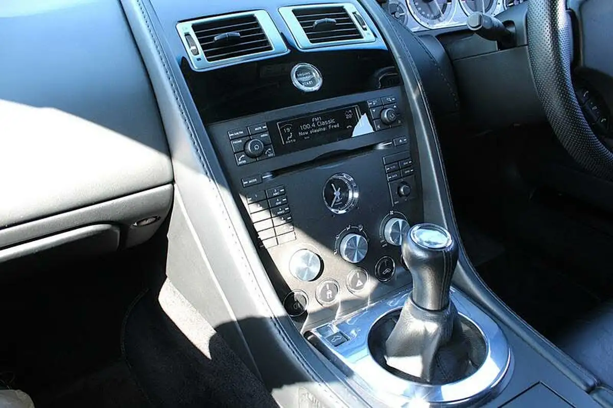 2008-aston-martin-vantage-43-roadster-convertible-big-24