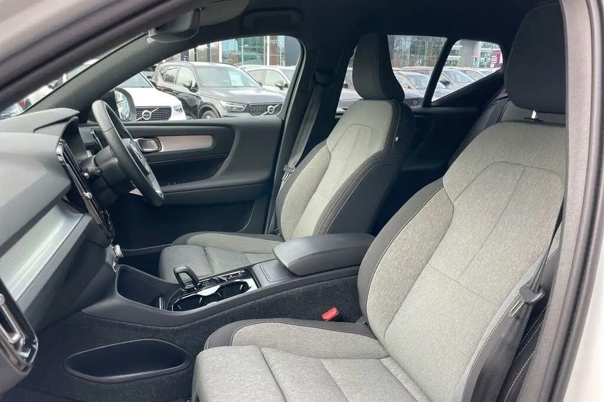 2024-volvo-xc40-20-b4-plus-big-26