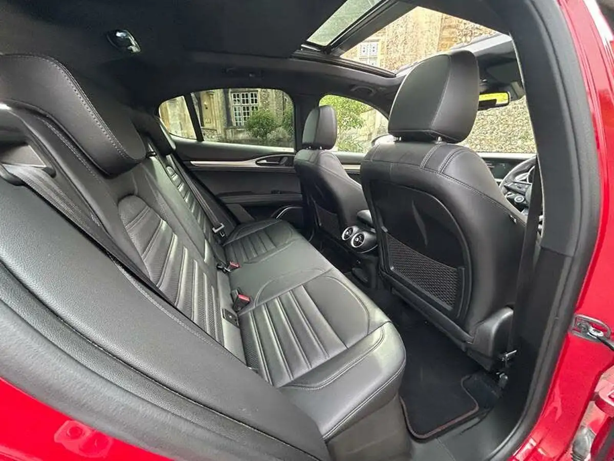 2022-alfa-romeo-stelvio-20-veloce-big-13