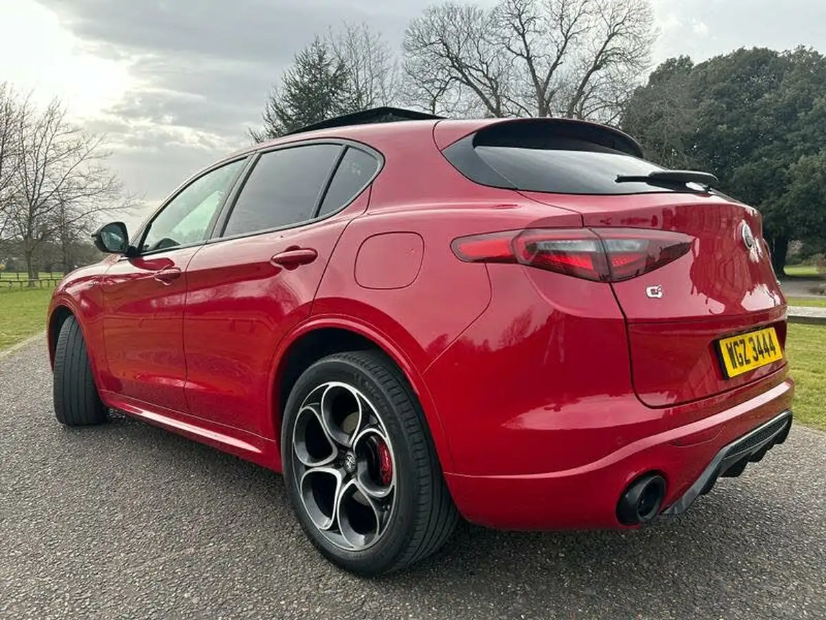 2022-alfa-romeo-stelvio-20-veloce-big-37