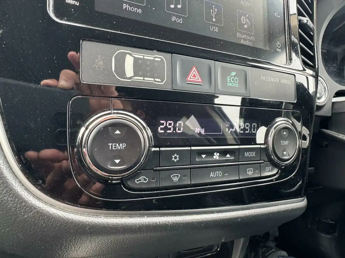 2018-mitsubishi-outlander-20-juro-phev-big-41