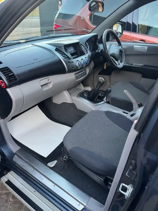 2008-mitsubishi-l200-25td-warrior-double-pickup-big-9
