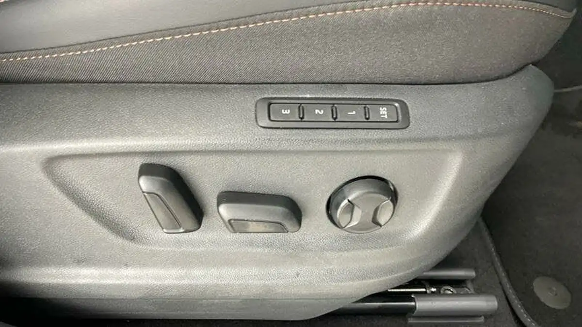 2024-cupra-ateca-15-ecotsi-v2-big-23