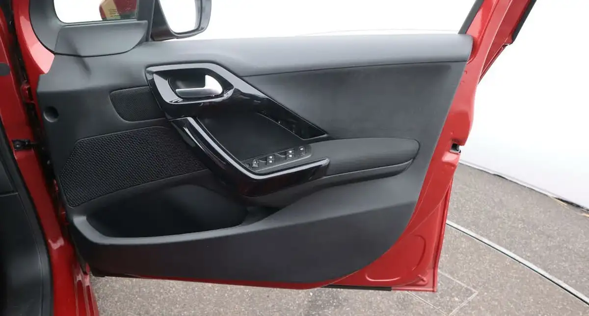 2019-peugeot-208-15-bluehdi-tech-edition-big-15