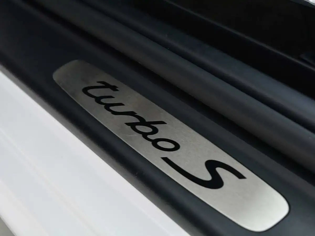 2011-porsche-911-38-turbo-s-coupe-big-14