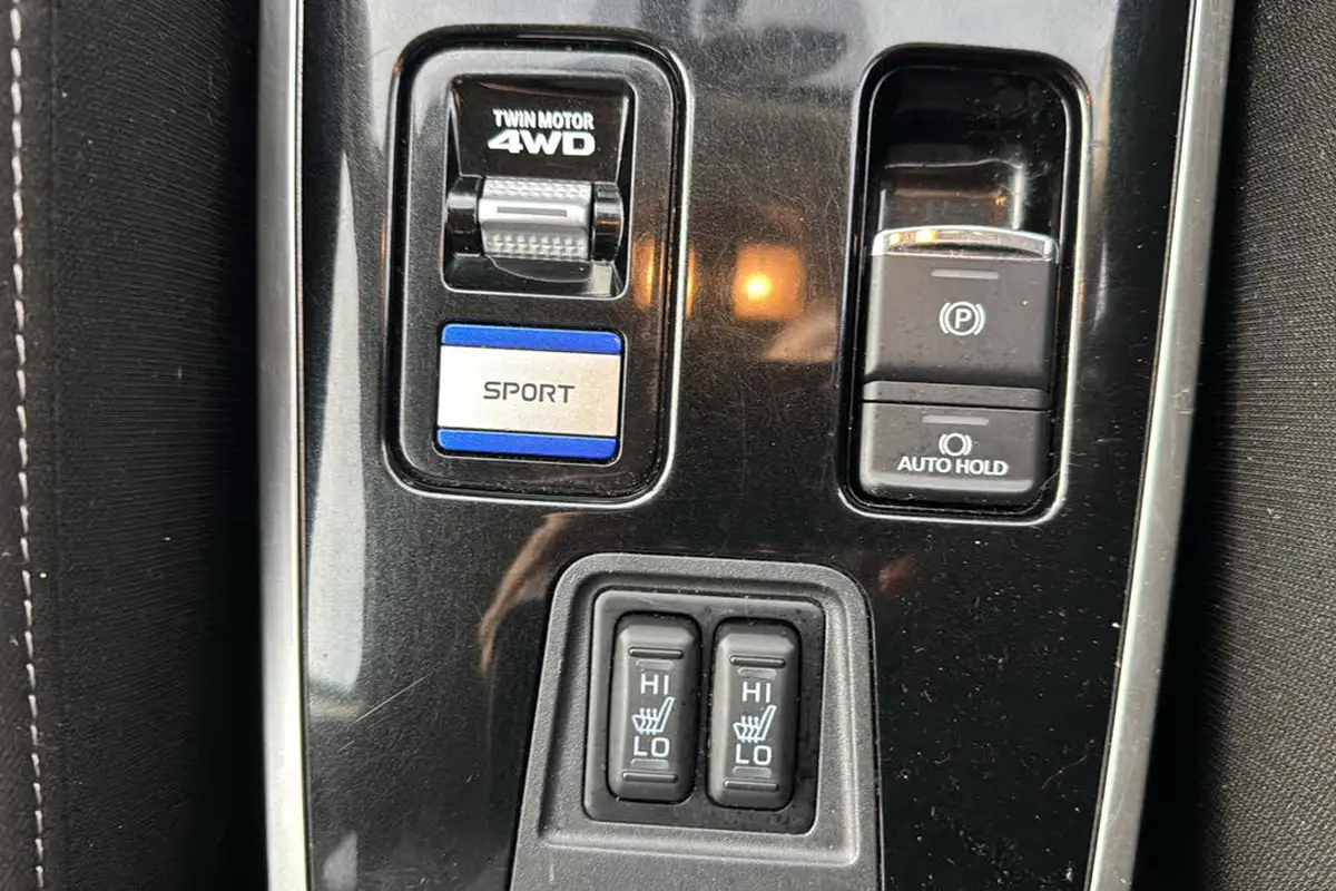 2020-mitsubishi-outlander-24-design-phev-big-21