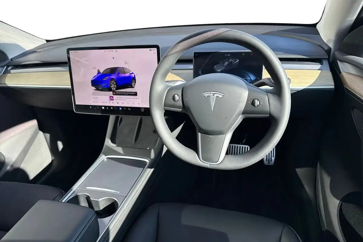 2023-tesla-model-y-e-rwd-big-12