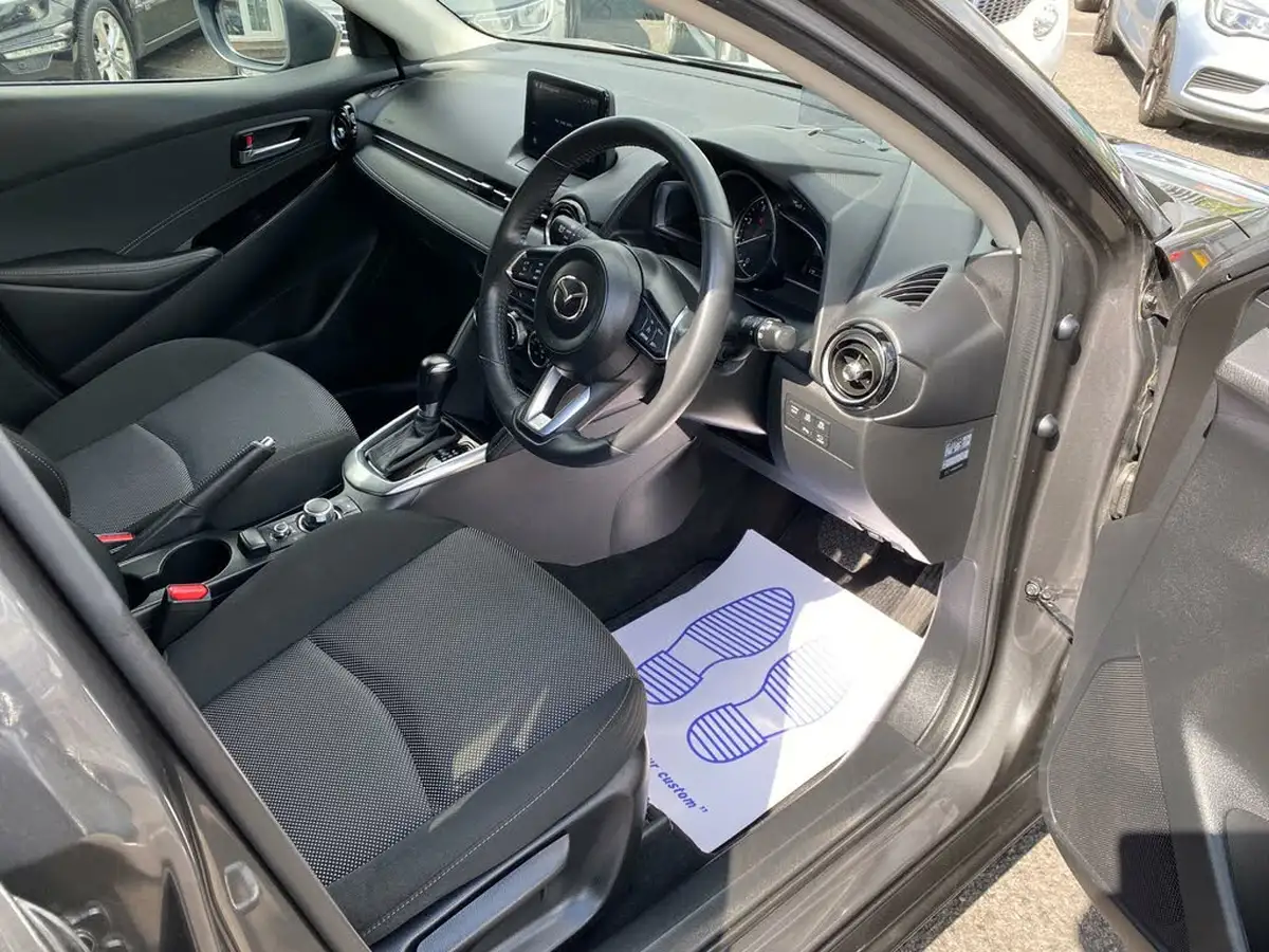 2019-mazda-mazda2-big-28