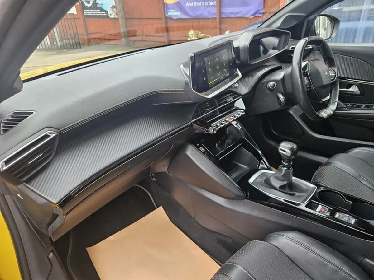 2021-peugeot-208-15-bluehdi-gt-big-19