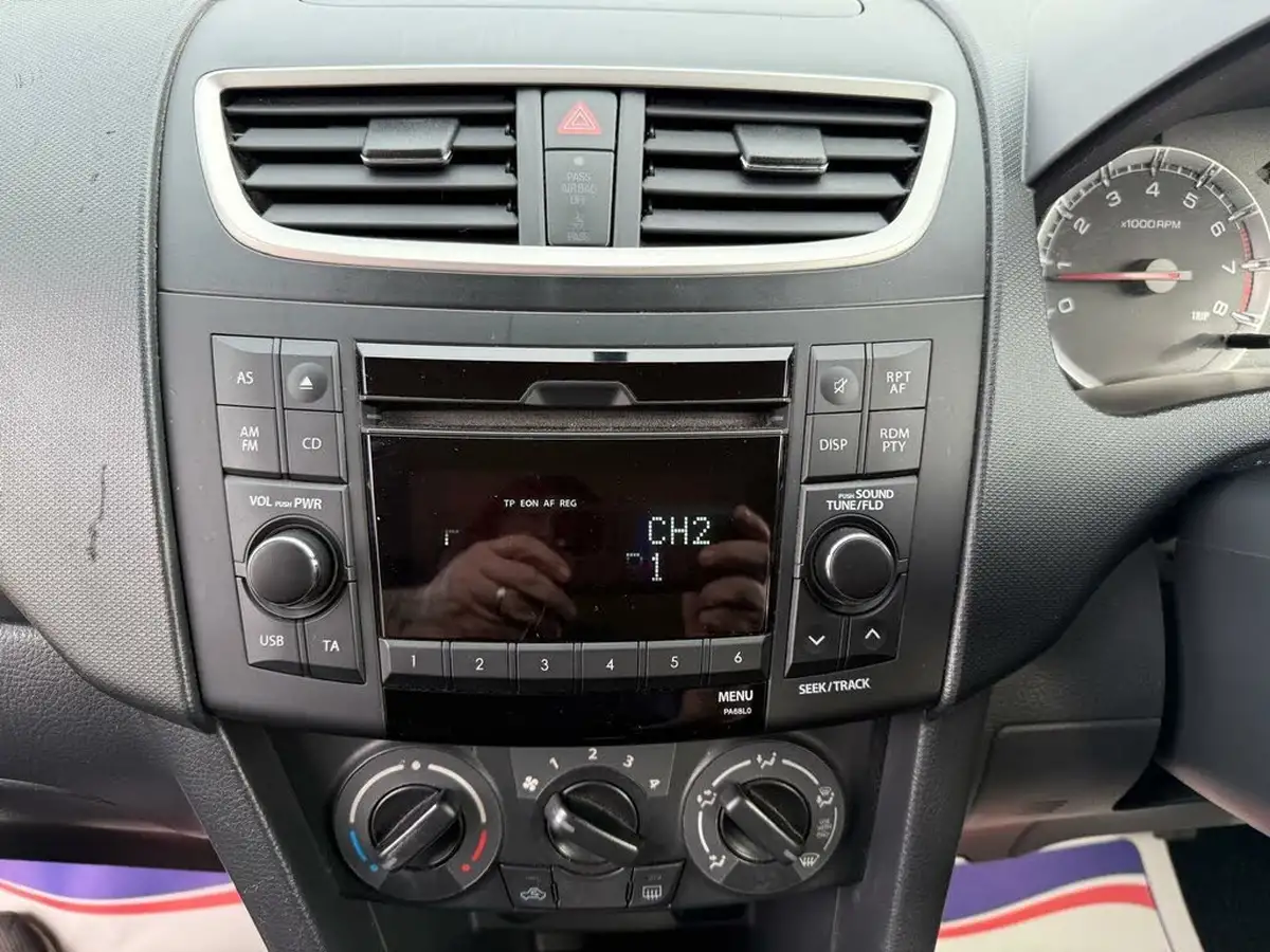 2013-suzuki-swift-12-sz2-5d-big-13