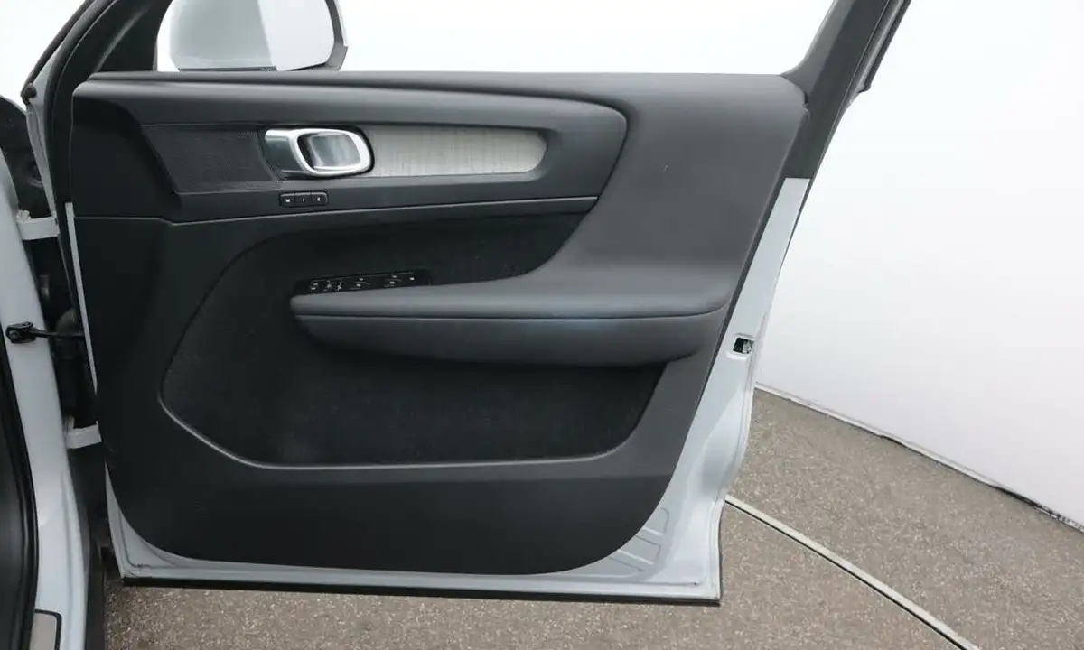 2021-volvo-xc40-15-t3-inscription-pro-161bhp-auto-big-15