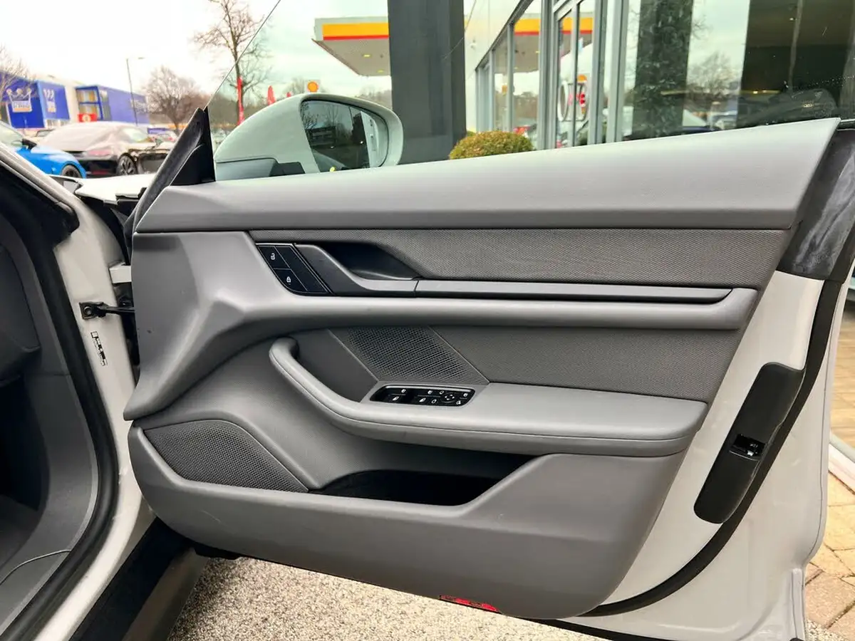 2022-porsche-taycan-e-sport-turismo-476ps-performance-battery-plus-big-45