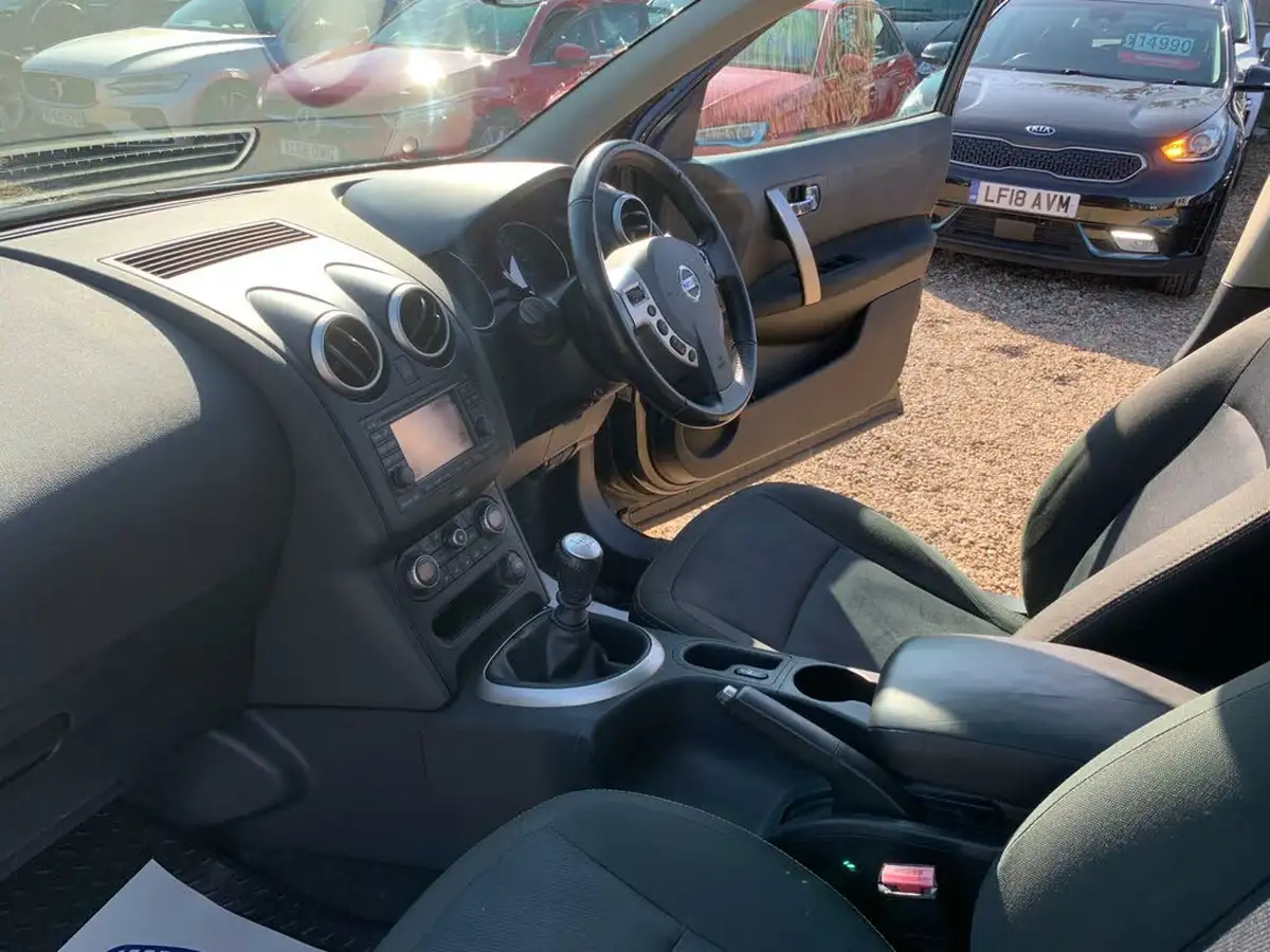 2012-nissan-qashqai-15td-n-tec-big-25
