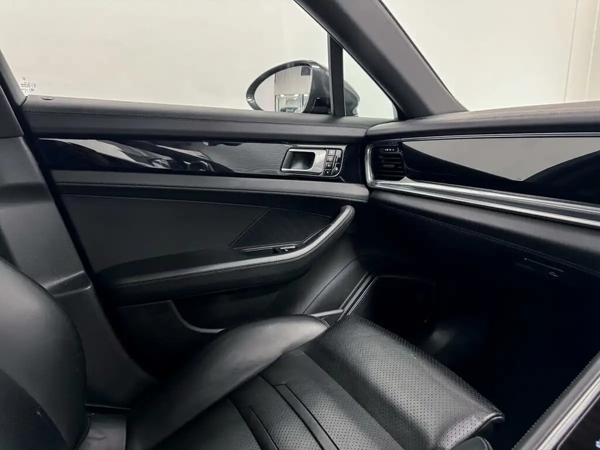 2019-porsche-panamera-30-4-e-hybrid-hatchback-big-27