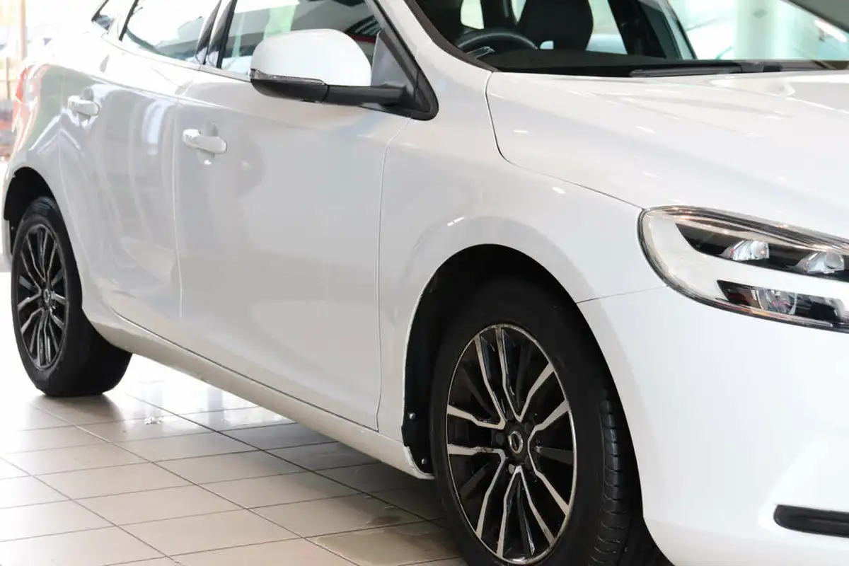 2016-volvo-v40-20-t2-momentum-big-61