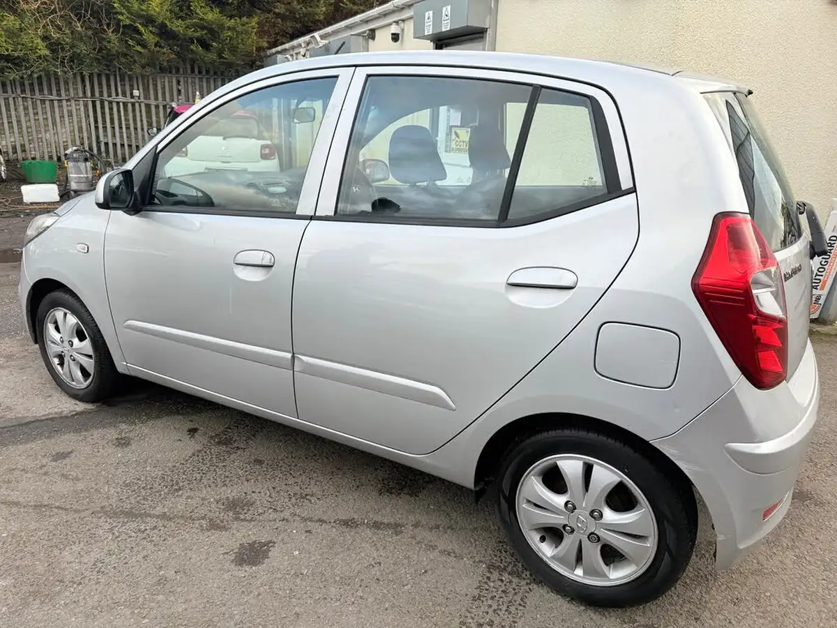 2011-hyundai-i10-12-active-big-7
