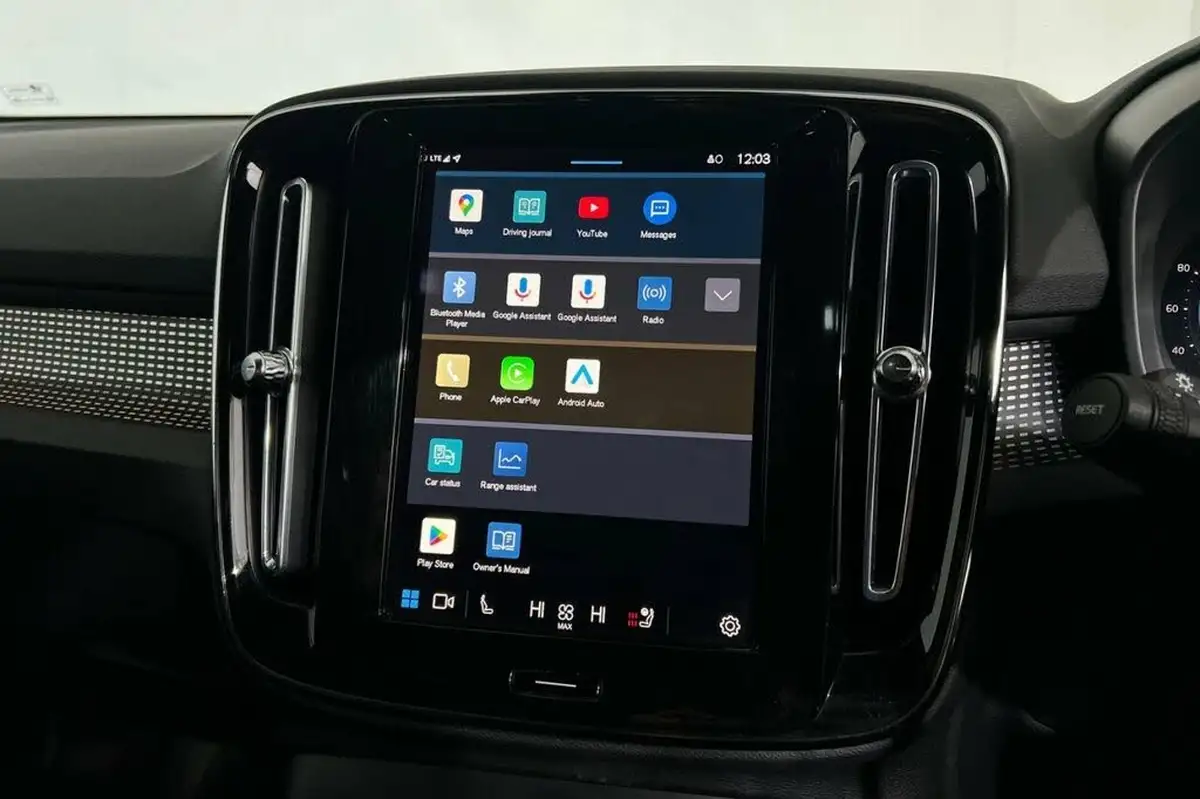 2021-volvo-xc40-e-p8-first-edition-big-38