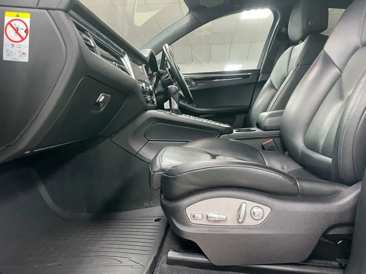 2020-porsche-macan-30-s-big-26