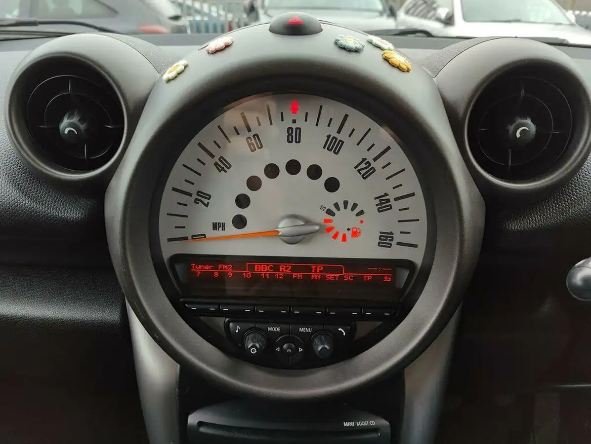 2012-mini-countryman-16-one-98bhp-big-20