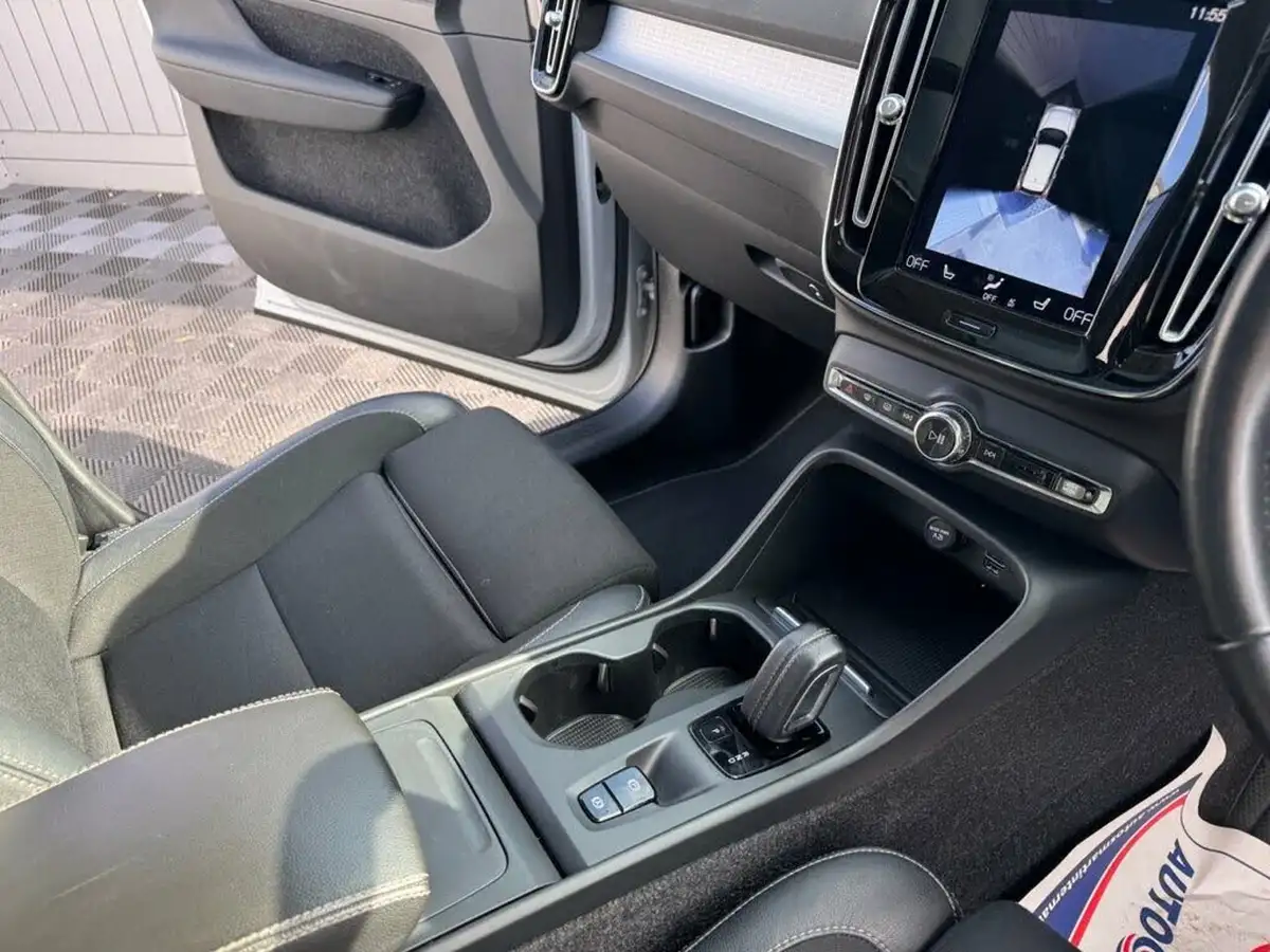 2020-volvo-xc40-20-t4-momentum-pro-big-17
