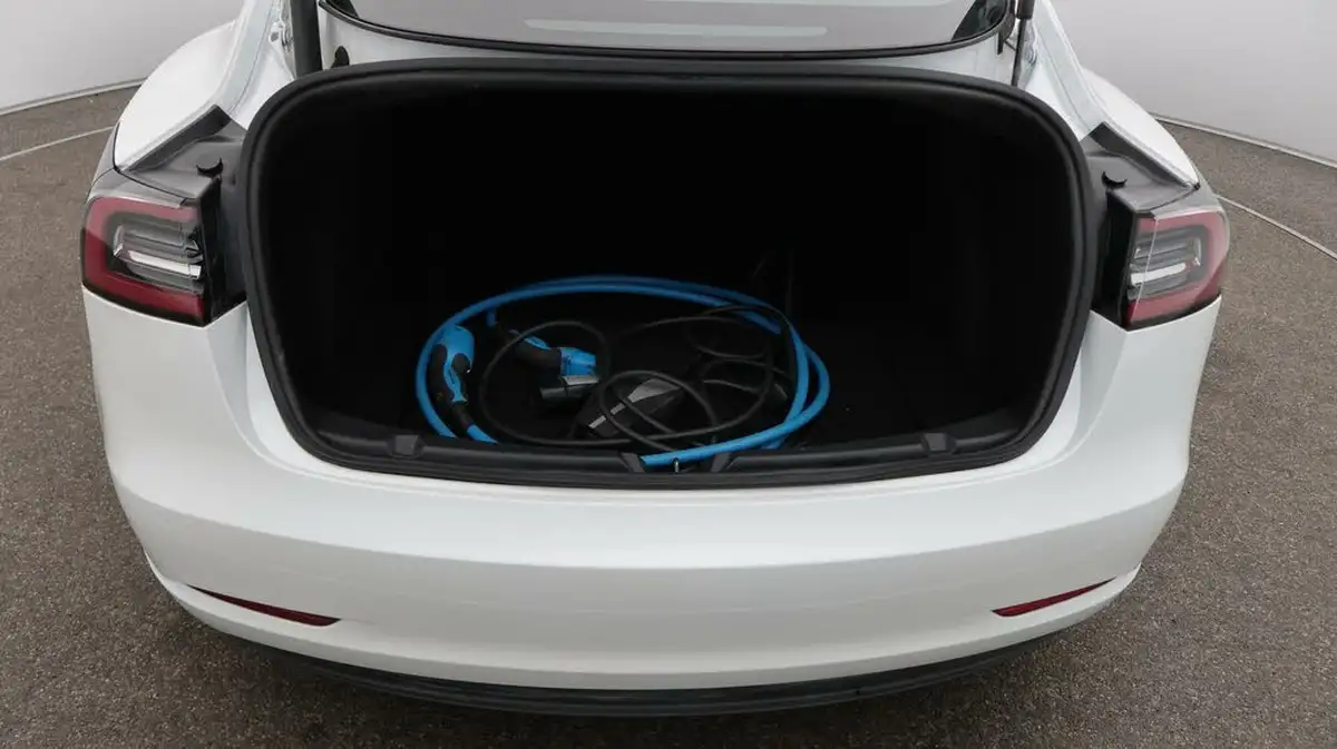 2020-tesla-model-3-e-long-range-big-17