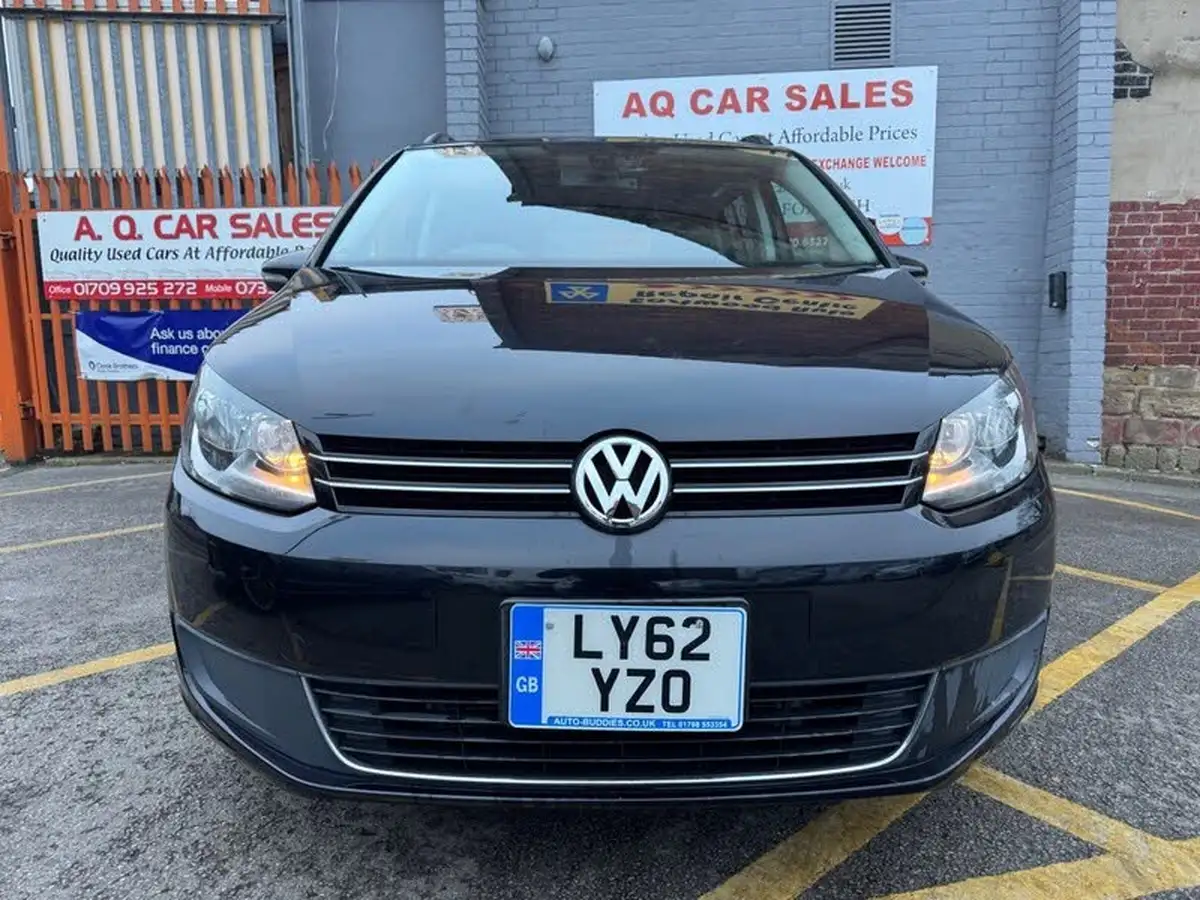 2012-volkswagen-touran-big-1