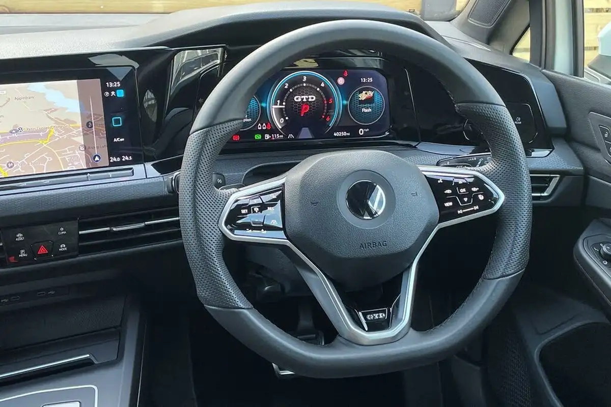 2021-volkswagen-golf-20tdi-gtd-big-33