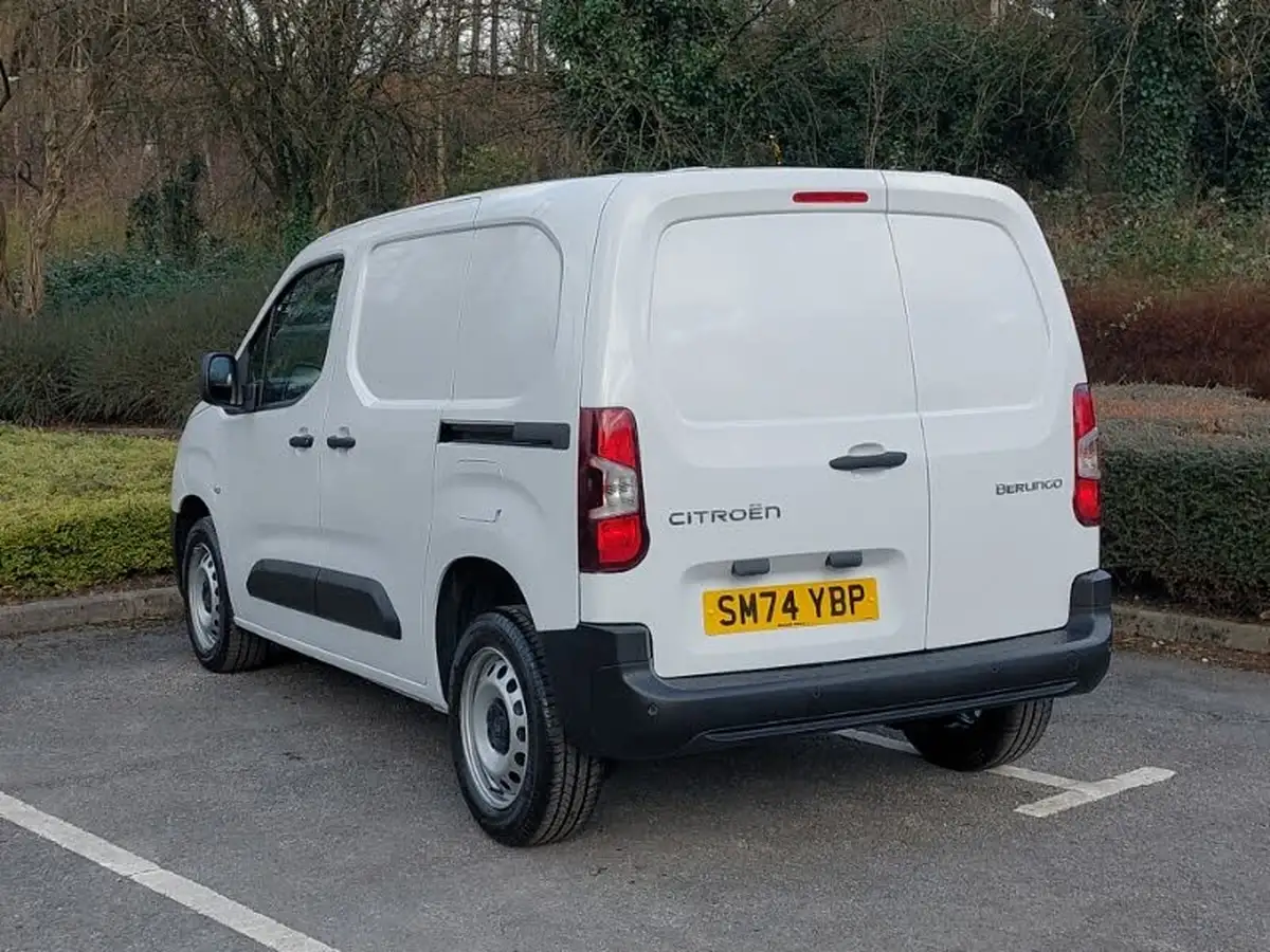 2024-citroen-berlingo-15-bluehdi-m-enterprise-100pseu6e-big-1