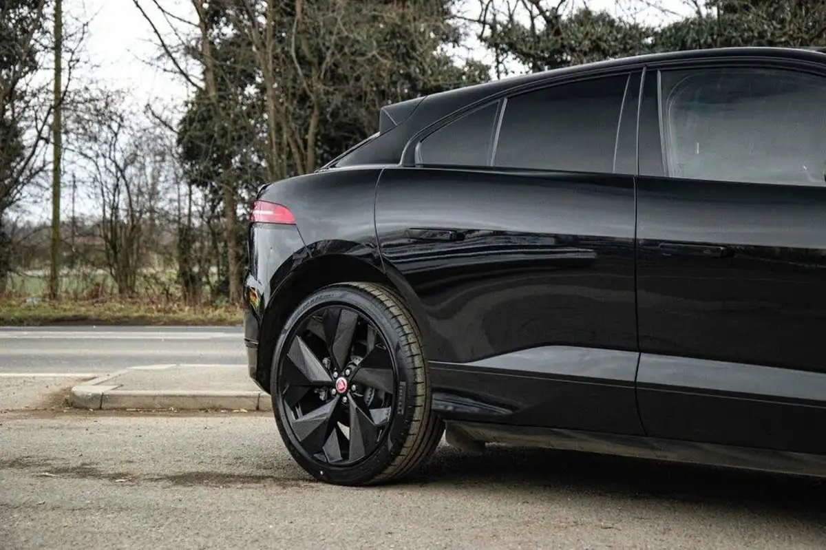 2021-jaguar-i-pace-ev400-hse-black-big-12