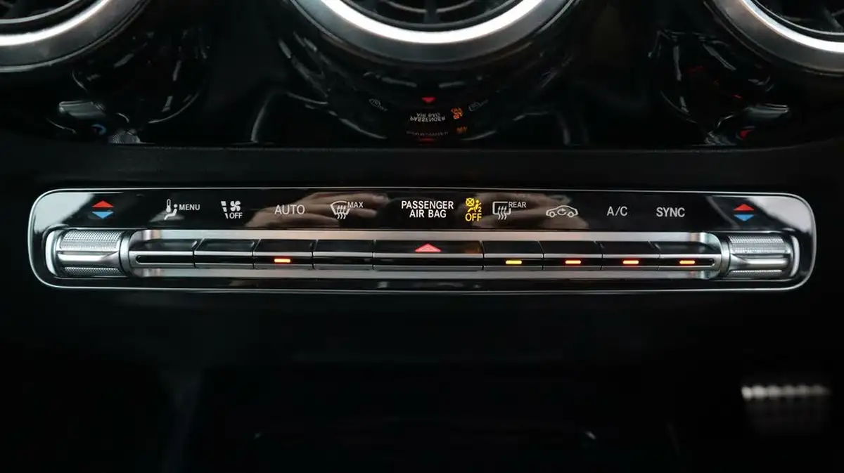 2021-mercedes-benz-gla-class-13-gla-180-amg-line-executive-1332cc-big-12