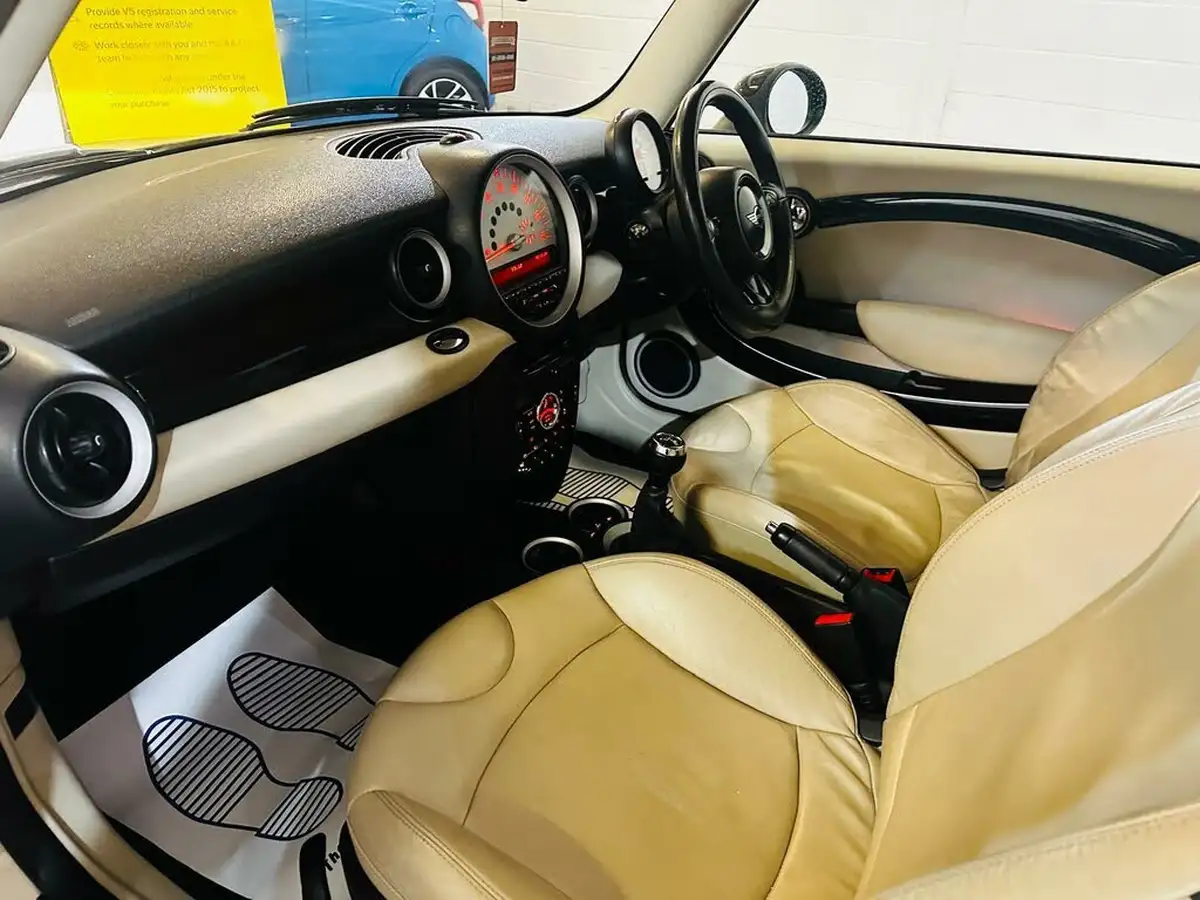 2011-mini-cooper-16-cooper-s-hatchback-3d-big-43