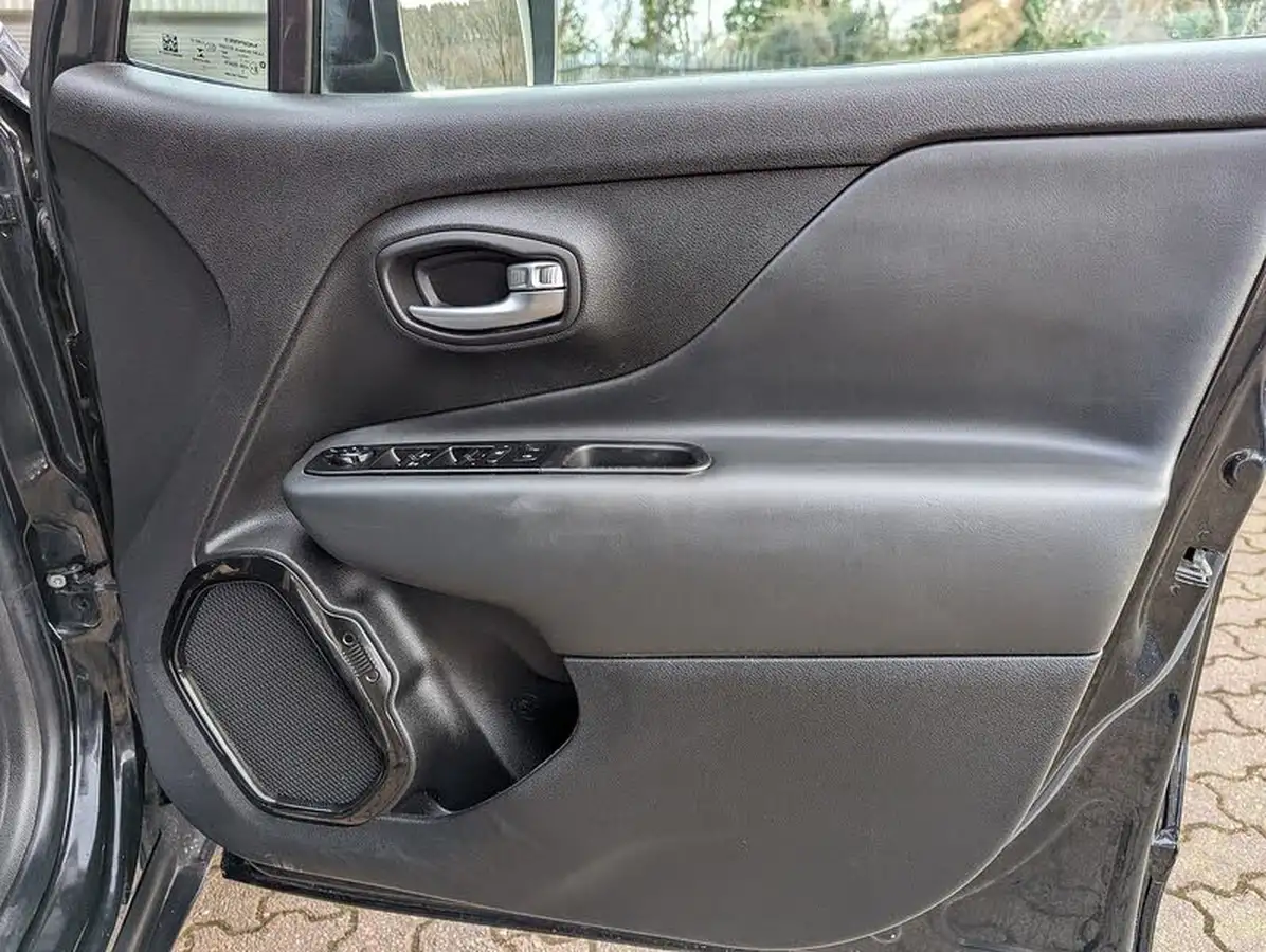 2021-jeep-renegade-13-gse-night-eagle-big-43