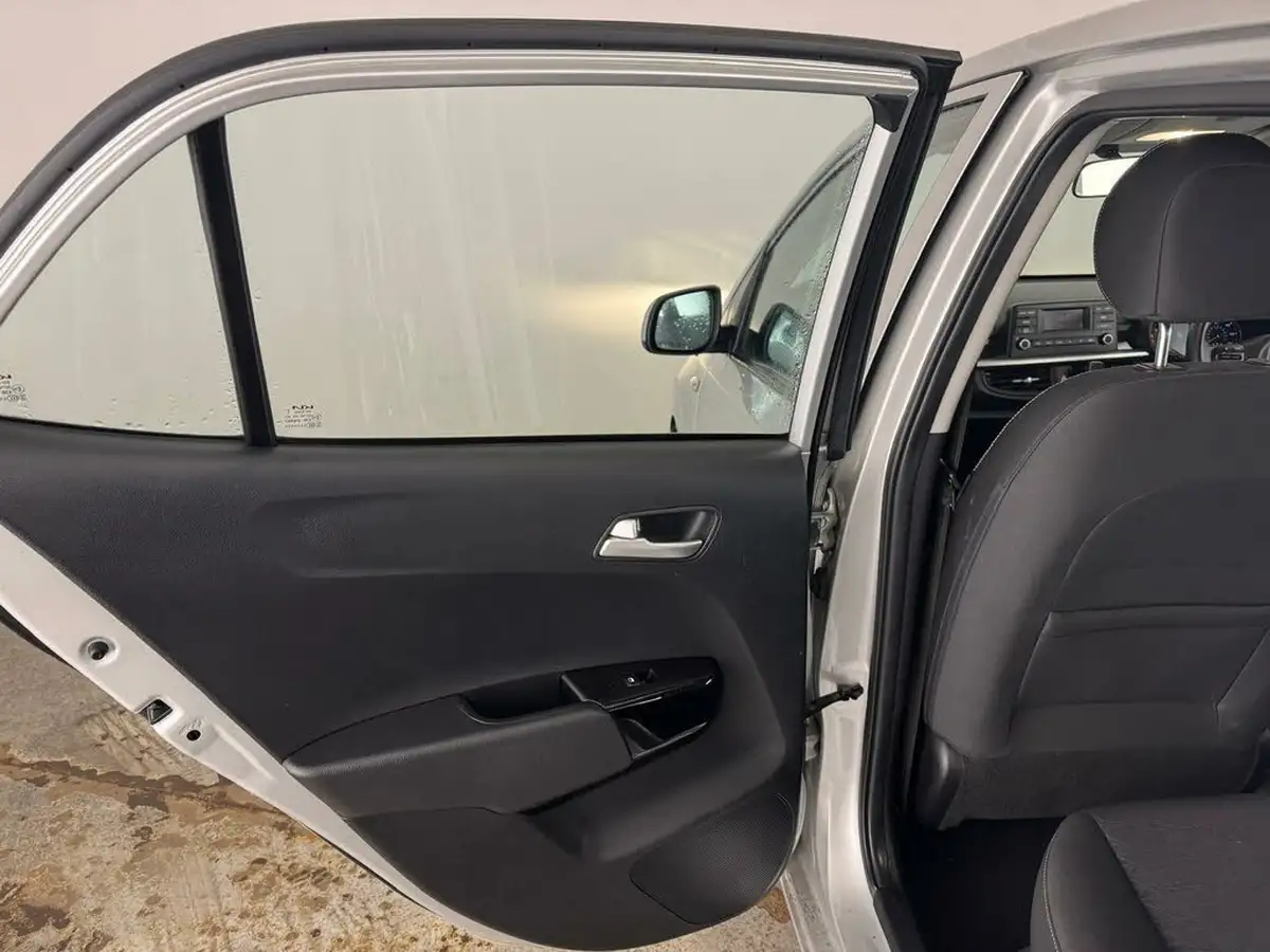 2022-kia-picanto-10-2-big-12