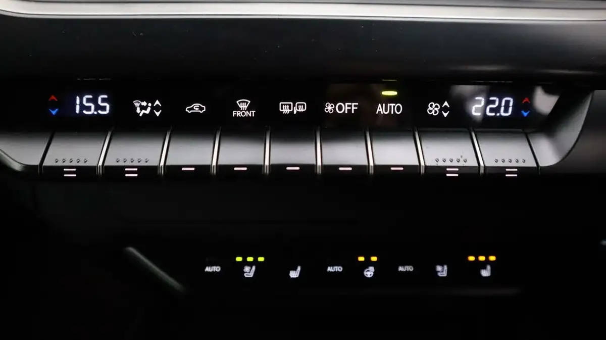 2021-lexus-ux-300e-e-ux-big-11