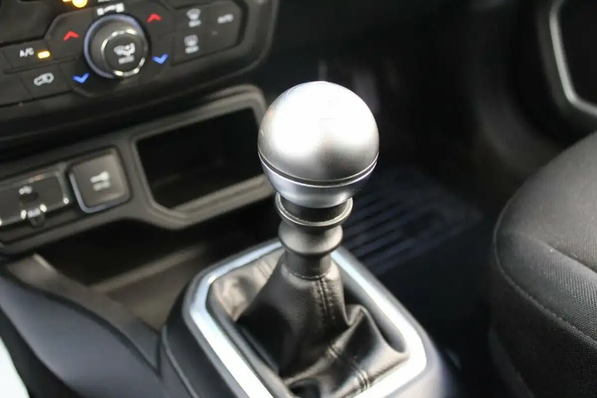 2021-jeep-renegade-10-gse-longitude-big-34