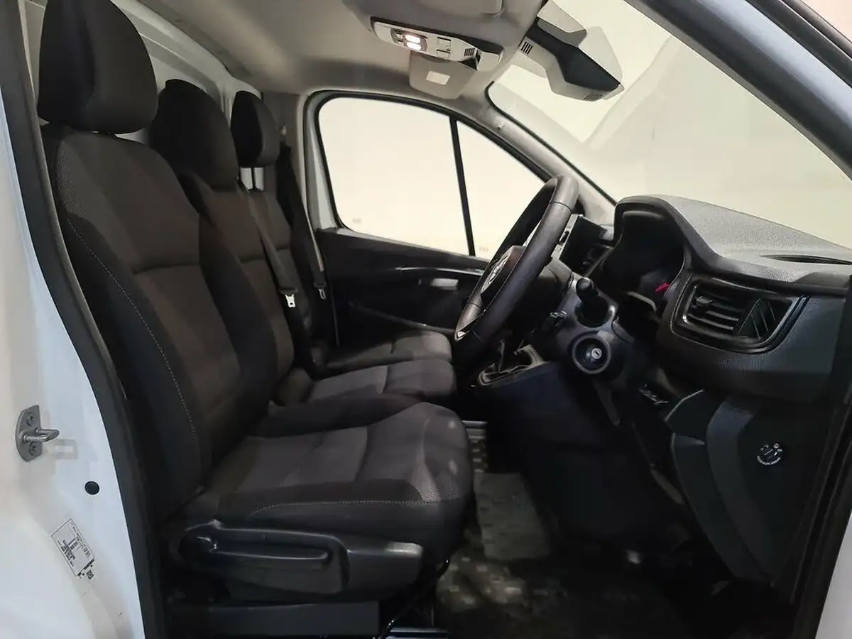 2022-nissan-primastar-20dci-acenta-28-l1h1-110pseu6d-panel-big-2