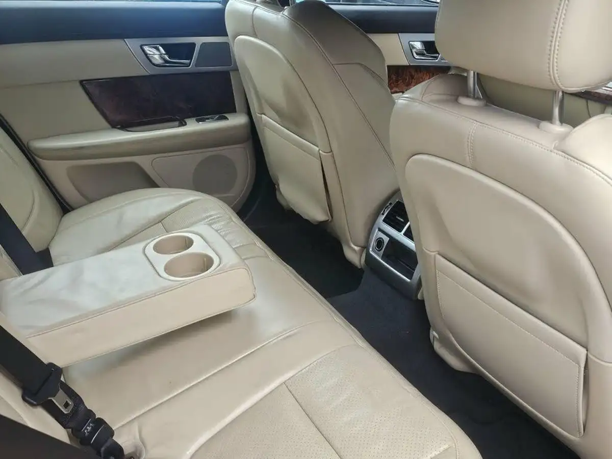 2013-jaguar-xf-30td-s-premium-luxury-ss-saloon-4d-auto-big-40
